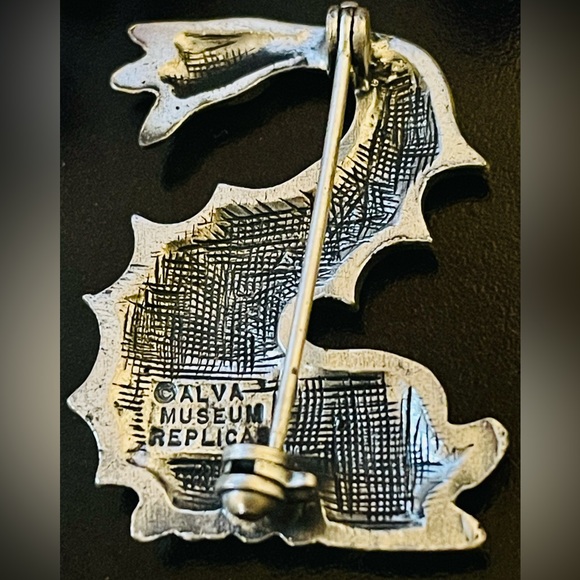 Vintage Alva Museum Replicas-Nordic Silver Dolphin Brooch. - Picture 4 of 6